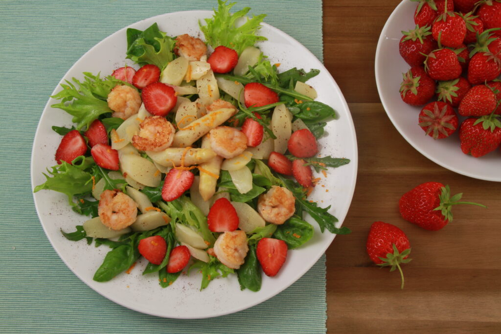 Spargel-Erdbeer-Salat - Complete Nutrition